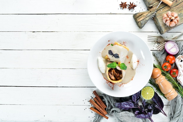 Plato creativo sobre mesa